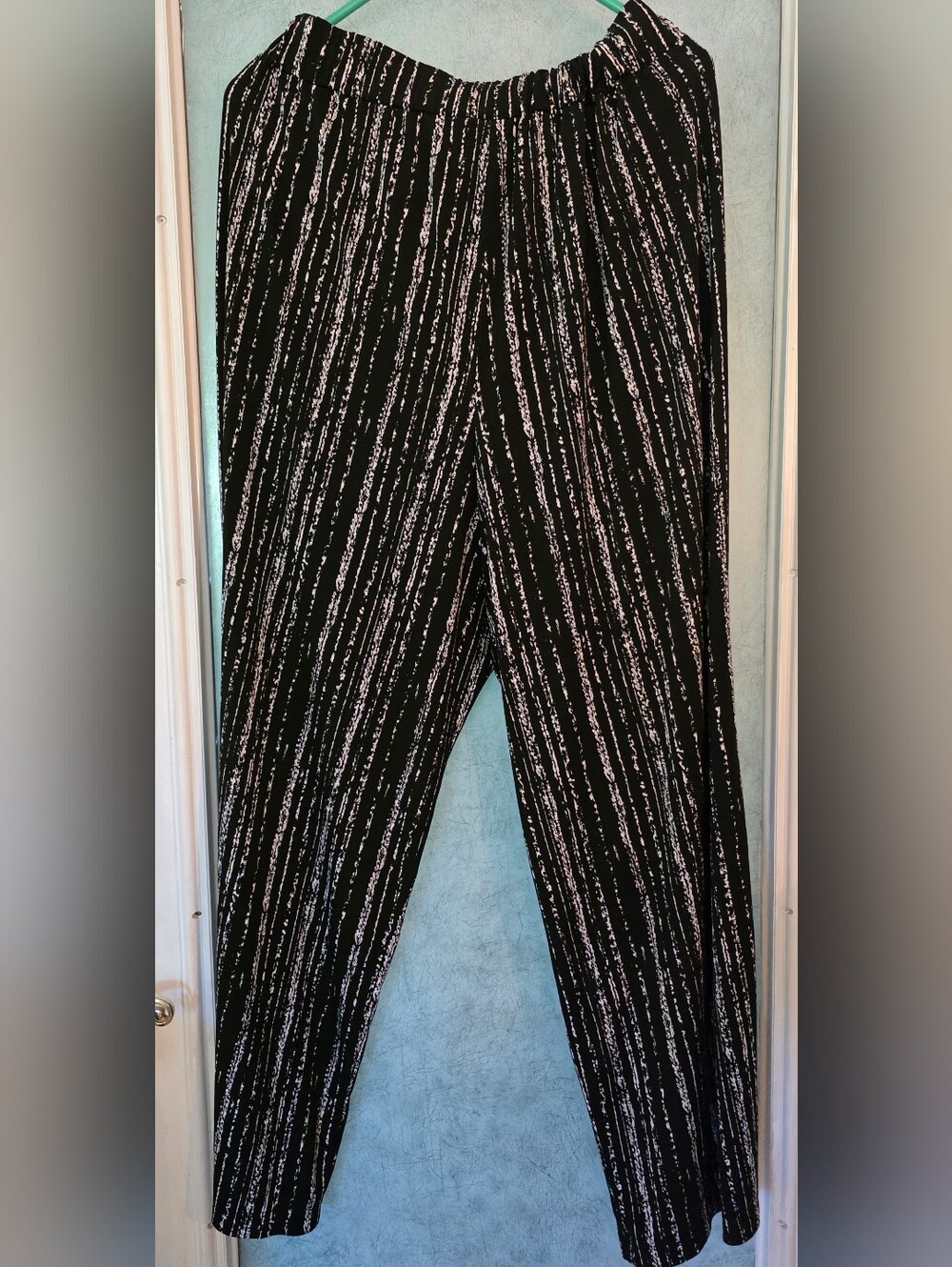 Rafaella Black Wide-Leg Pants with Cream Pattern - Picture 2 of 3